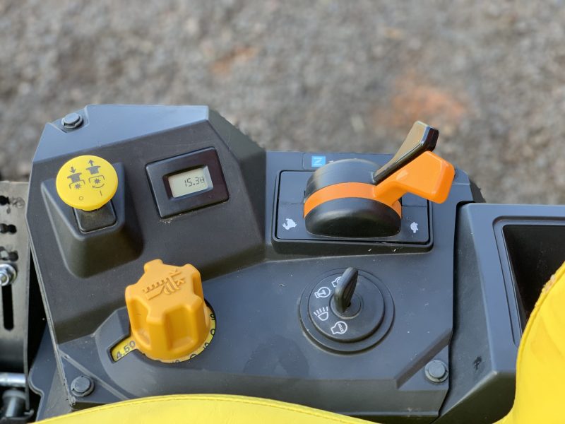 John Deere Z320M - Imagen 2