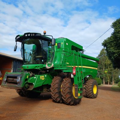 John Deere S550
