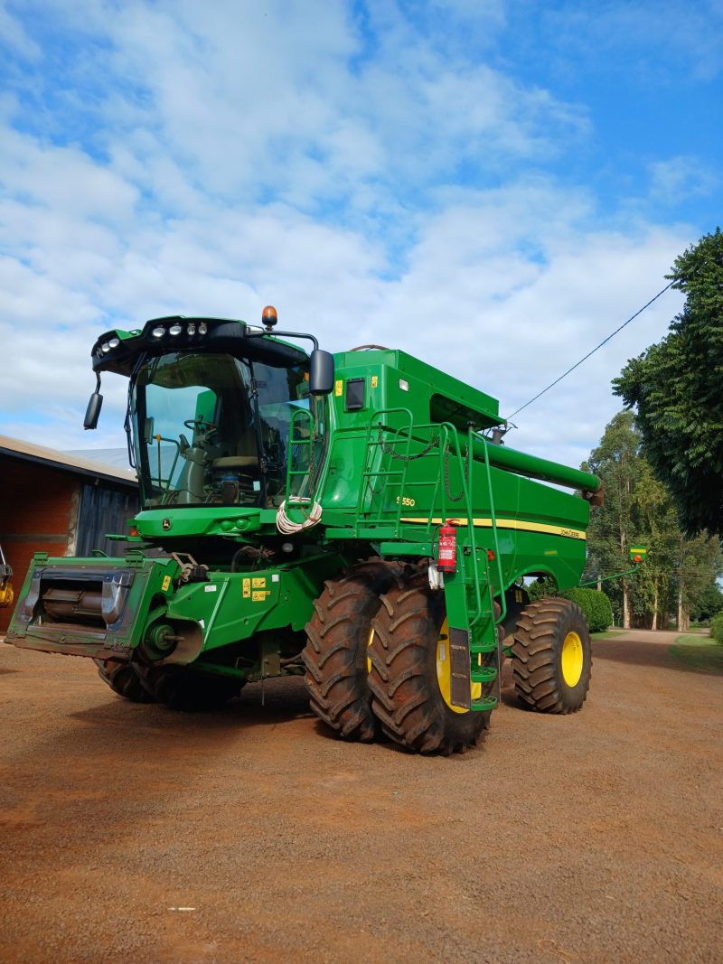 John Deere S550