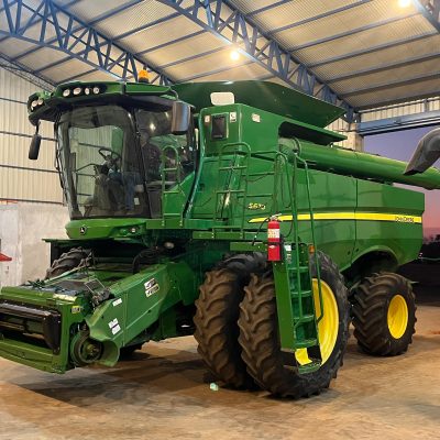 John Deere S670