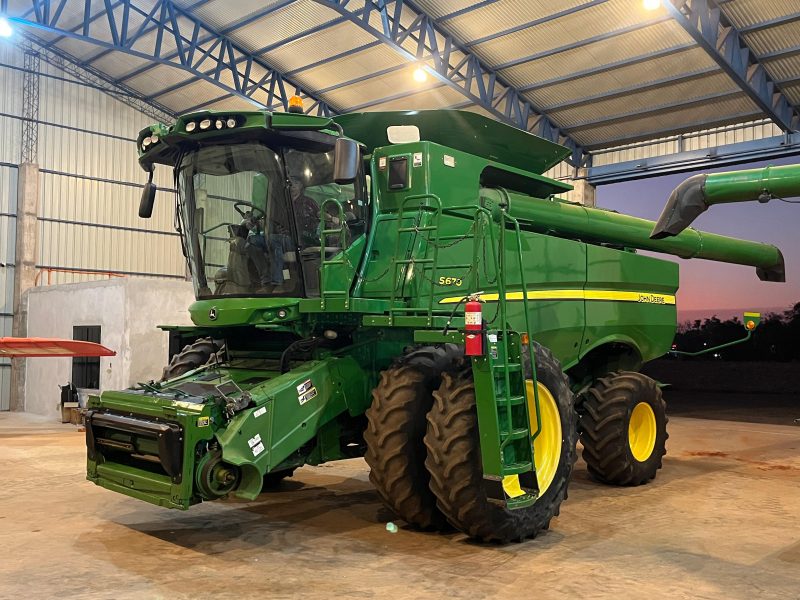 John Deere S670