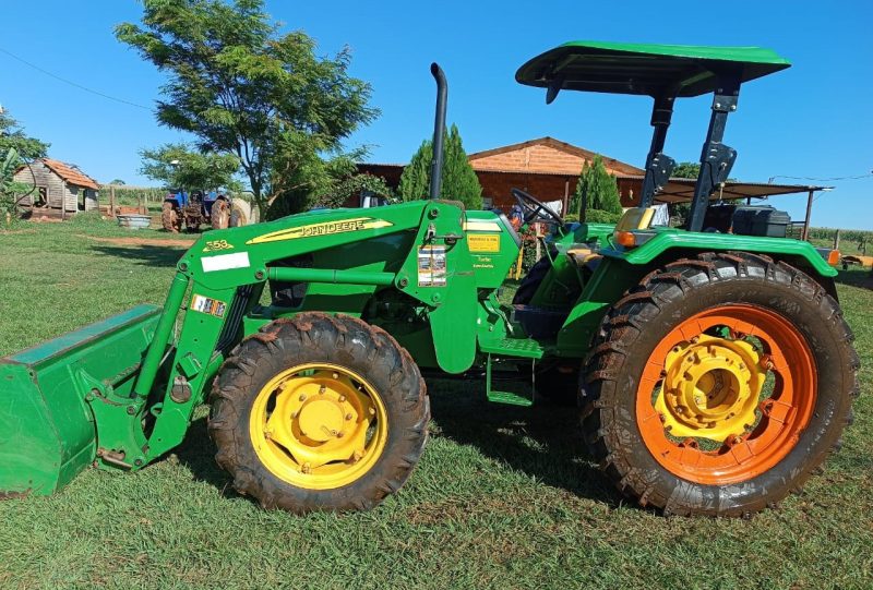 John Deere 5055 E