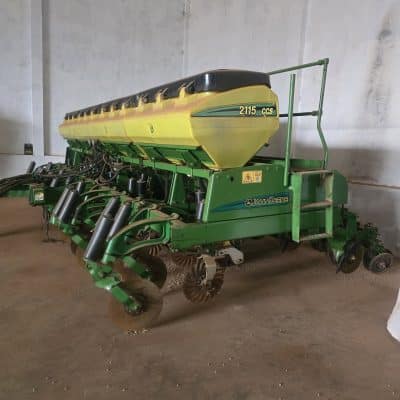 John Deere 2115