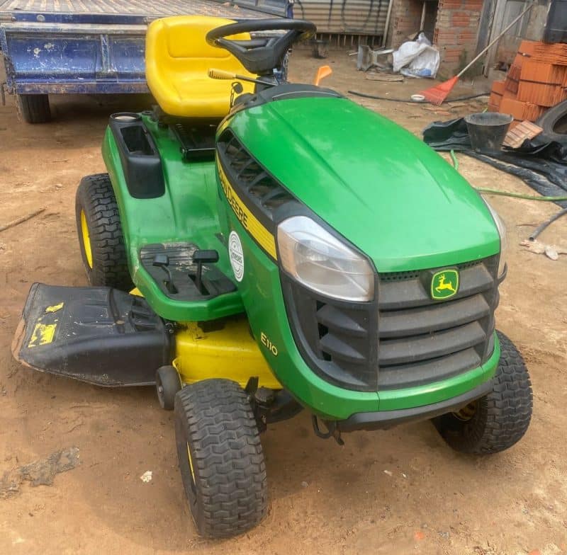 John Deere E110