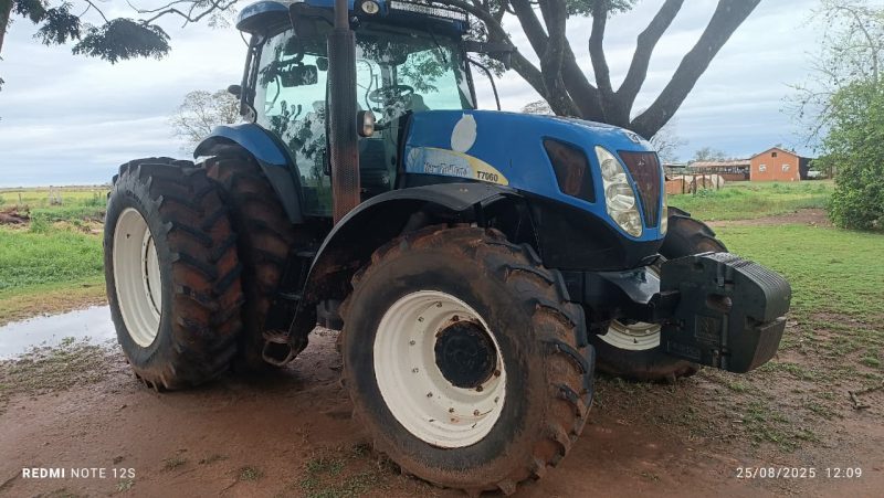 Tractor New Holland T7060 con Plantadora - Imagen 3