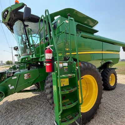 John Deere S670