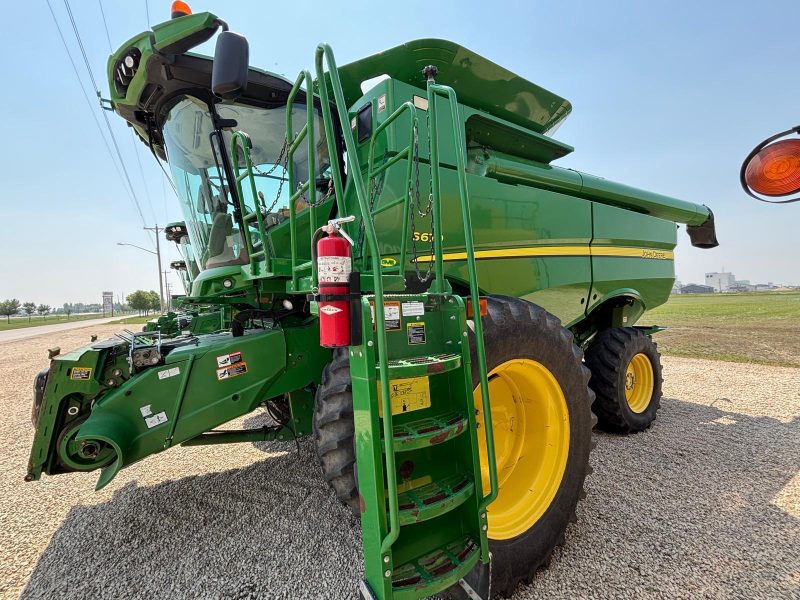 John Deere S670